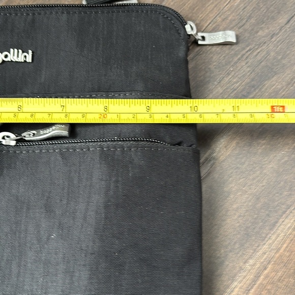 Baggallini Crossover Crossbody,RFID protection,wristlet incl.,phone/card pocket - Picture 14 of 15